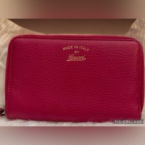 GUCCI 
Fuchsia Leather Zip Wallet